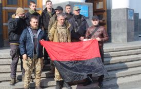 Хмельничани з «Правого сектору» вимагали в облраді підняти червоно-чорний прапор
