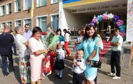 Свято знань на… сходах. Школа опломбована. Коли сядуть за парти учні в Кожухові?