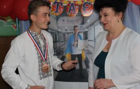 Замість презентації заспівали «Червону руту»  Вінничанин привіз з Кореї медаль за географію