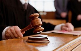 Починають судити жінку, яку звинувачують у «заробітку» на онкохворих