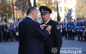Полісмен виніс людину з палаючого будинку. За це його відзначили державною нагородою