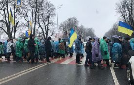 На Вінниччині люди знову перекрили дорогу. Де та чому?