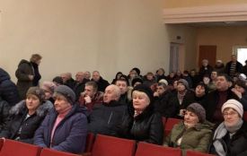 «Громади криком кричать — хочемо до Тиврова».  Як райцентр «перетягують» до селища