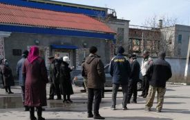 Під прикриттям коронавірусу озброєні зайшли на завод. У Кирнасівці нове протистояння