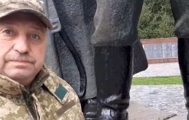 «Хай вже остається, як є». Чоботи солдат на Меморіалі Слави не відчищатимуть