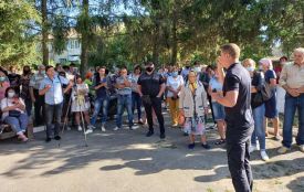 «Хотіли нагодувати львівським сміттям». У Демидівці мало не дійшло до самосуду