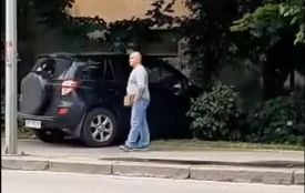 «Швидка» і велосипедист, чоловік на самокаті та Toyota в'їхала в кущі. Добірка відео з ДТП