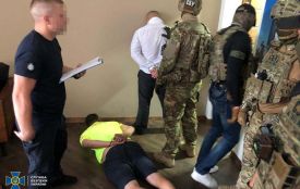 Рекетири вимагали понад мільйон гривень. У Вінниці затримали фейкового «радника» Президента