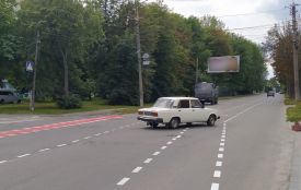 Чому велосмугу на Стрілецькій зробили по «центру» автодороги