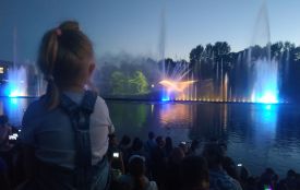 У Вінниці почав працювати фонтан Roshen. На відкриття приїхав Порошенко з дружиною