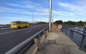 Частина Київського мосту перекрита для пішоходів. Триває ремонт