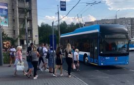 Черги на зупинках. Що буде з початком нового навчального року?