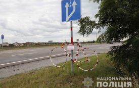 Білий велосипед на узбіччі. Навколо Вінниці ставлять пам’ятні знаки загиблим велосипедистам