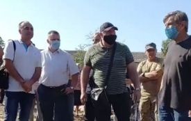 «Копнули ковшем, а там купи сміття приховані». Львівський сморід дотепер чути в Демидівці