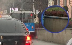Тролейбусам «тісно» через делініатори на Гагаріна? Пояснення транспортників