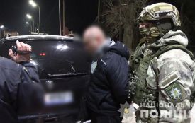 У Немирові зупинили Volkswagen з револьвером, глушником та битою в салоні