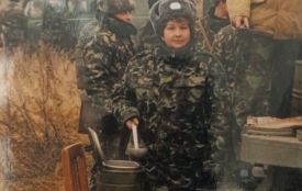 «На третій день після щеплення дочка поїхала в АТО». Від коронавірусу
померла військовий кухар