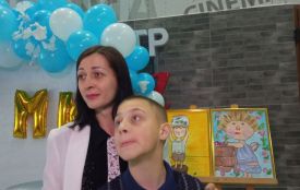 «Я навчився робити свято». У Вінниці відкрили виставку 10-річного художника з аутизмом