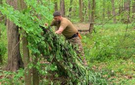 «Він вміє вижити без води і їди у джунглях». Що робив у Вінниці військовий екстремал з Британії?