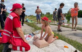 ФОТО ДНЯ. Рятувальники вчили діток надавати домедичну допомогу