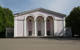 Петиції: в Центральному парку біля літнього театру просять покласти асфальт