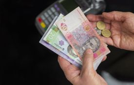 Як в Україні змінилися курс валют, зарплати та пенсії за 30 років