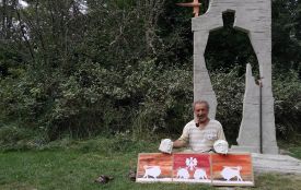 «Ти нам повернув Мілоша». Вінничанин створив скульптуру видатного  поляка
