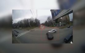 Водій Audi виїхав на перехрестя на червоний. В аварії постраждала трирічна дитина