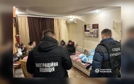 «Працювали по виклику»: на Вінниччині сутенери втягували у проституцію дівчат-переселенок