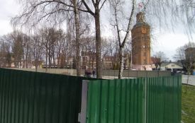 Фото дня. Що знаходиться за парканом на Європейській площі?