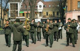 ФОТО ДНЯ: у центрі Вінниці нацгвардійці демонстрували військове дефіле
