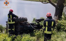 На Вінниччині загинув чоловік, який намагався спинити трактор, що покотився у ставок