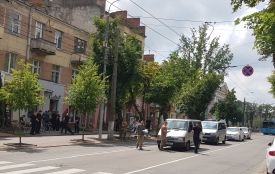 КОРДівці на Театральній затримали чоловіка в балаклаві. Дізнались перші подробиці