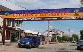 «Нагадують про тих, хто б’є рашистів». У Калинівці встановили патріотичні банери