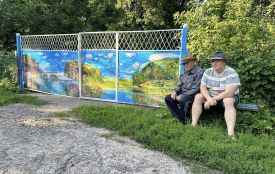 На виконання чотири години... Як народний художник України розмалював батькові ворота