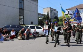 У Жмеринці попрощалися з загиблим воїном Владиславом Червінським. Він був військовим медиком