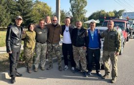 Латвієць доправив військовим з Вінниці 40 автомобілів, два з них — машини-«алкашки». Що це таке?