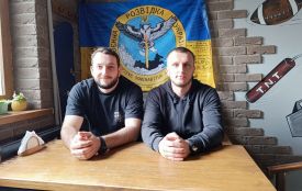 «Люди невтомні, готові пляшку пива за 6 тисяч купити». Як в одному барі допомагають нашій армії