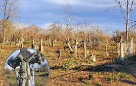 «Це музей сакрального мистецтва». Вражаючі світлини зі старовинного цвинтаря на Ямпільщині