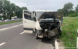 В автопригоді на Вінниччині постраждала неповнолітня пасажирка мікроавтобуса