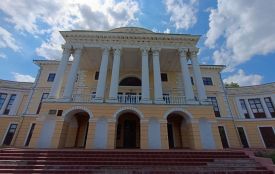 Від реставрації лише ліпнина: історія палацу Грохольських-Можайських у Вороновиці