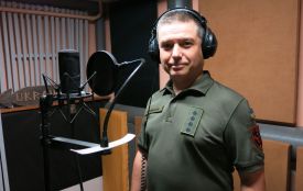 «На вушко»:  військові озвучують казки для дітей і дорослих  — проект театру з Бара