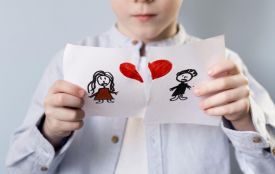 Як стягнути аліменти з чоловіка, якщо мати з дитиною виїхали за кордон: юридичні поради