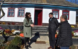 Реставрує хати та заклала теплицю: популярна блогерка відновлює спадщину рідного села