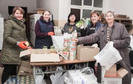 «Вам зателефонують». У Вінниці продовжують видачу продуктових наборів