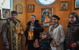 Вифлеємський вогонь миру уже у Вінниці. Його поширюють серед громад