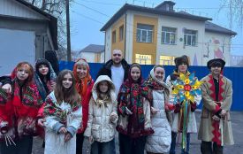 «Весь клас погодився колядувати, але не одразу»: як мама учениці організувала коляду