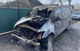 Несправність авто чи підпал? У Хмільнику згорів бус волонтера Романа Кашпура