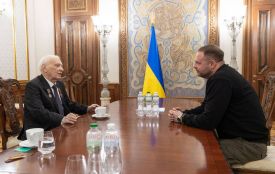 Колишній в’язень бершадського гетто Роман Шварцман зустрівся з Андрієм Єрмаком