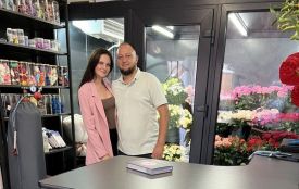 Дівчина відмовилася брати букет від військового: у Жмеринці ветеран створив студію квітів